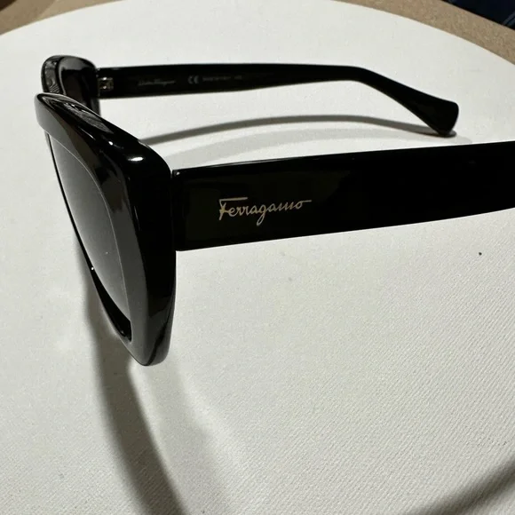 SALVATORE Ferragamo Rectangle Cat Eye Black Sunglasses Gray Anti Reflective UV 610gMBSkGoL._AC_SY350_QL65_.jpg main image 3